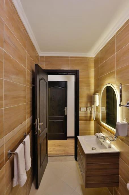 Parkside Boutique 3 Bbr Serviced Apartment - Ocean Blue - Near Airport Kahire Dış mekan fotoğraf